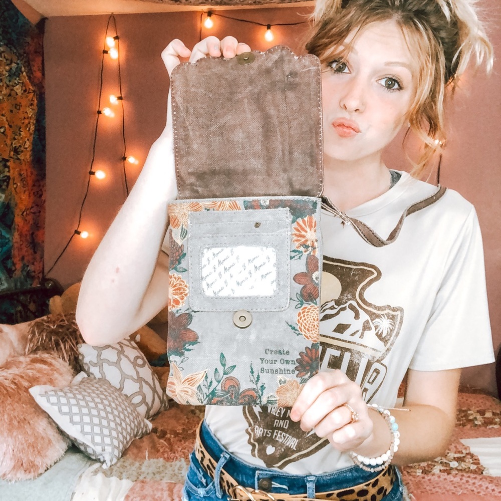 Crossbody purse